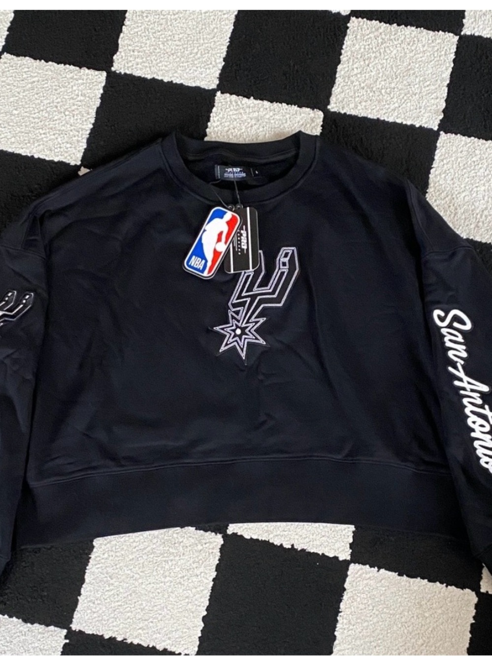 NBA San Antonio Spurs Women's Large Black
Cropped Crewneck NWT